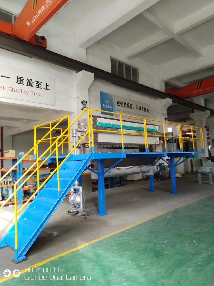 美國客戶的高壓隔膜壓濾機和操作平臺